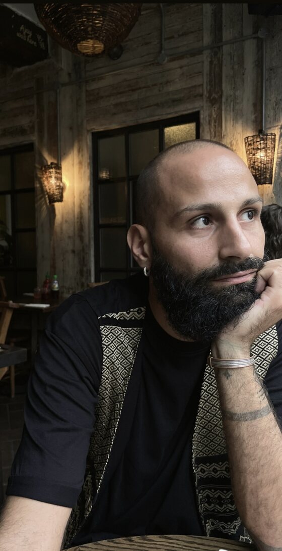 Portrait of Yanis Dida, founder of Omnia